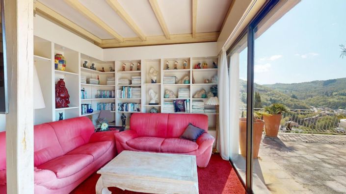 Image No.4-6 Bed Property for sale