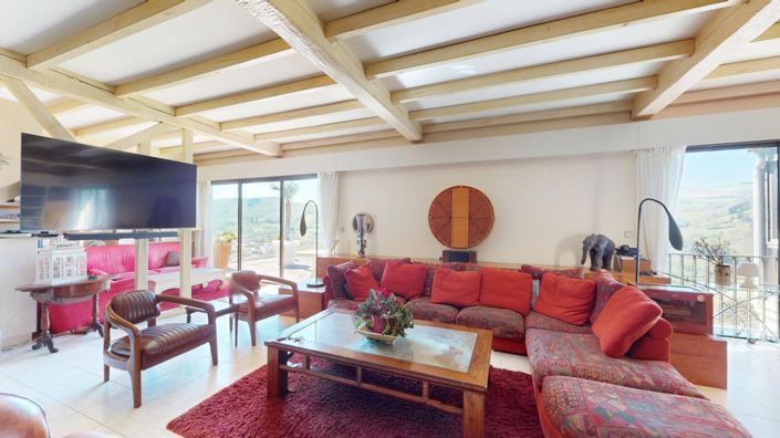 Image No.6-6 Bed Property for sale