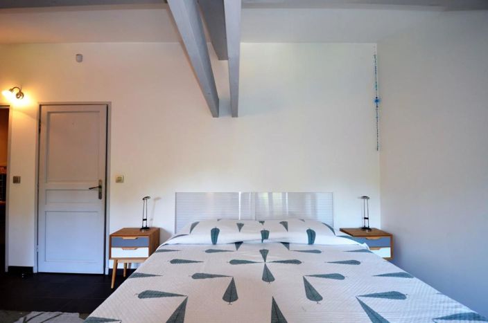 Image No.17-9 Bed Property for sale