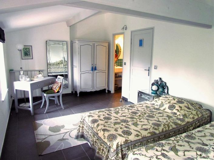 Image No.18-9 Bed Property for sale