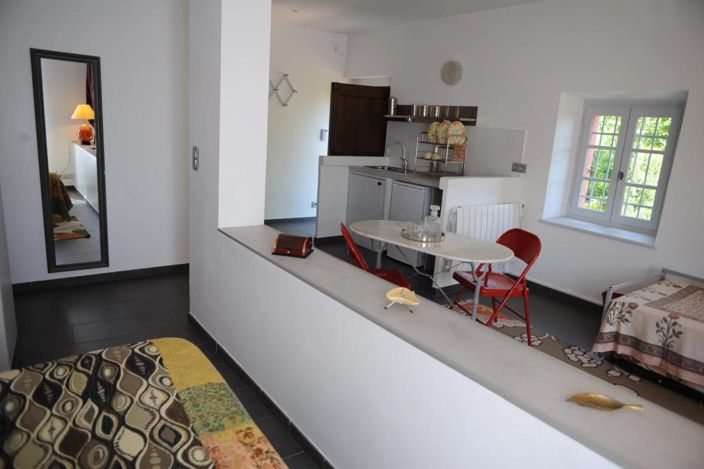 Image No.20-9 Bed Property for sale