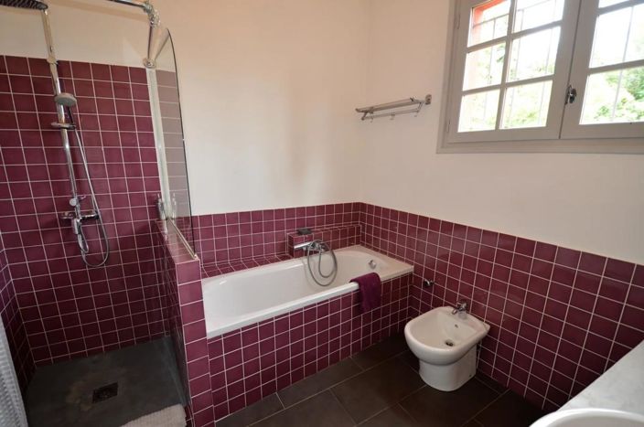 Image No.9-9 Bed Property for sale