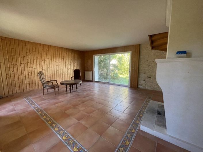 Image No.12-6 Bed Property for sale