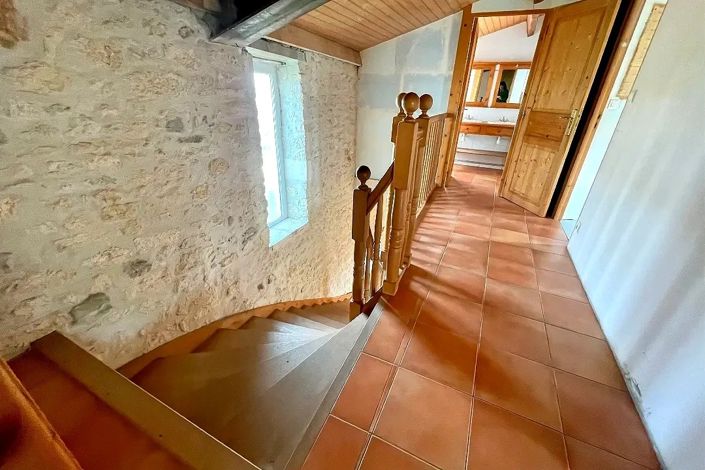 Image No.8-6 Bed Property for sale