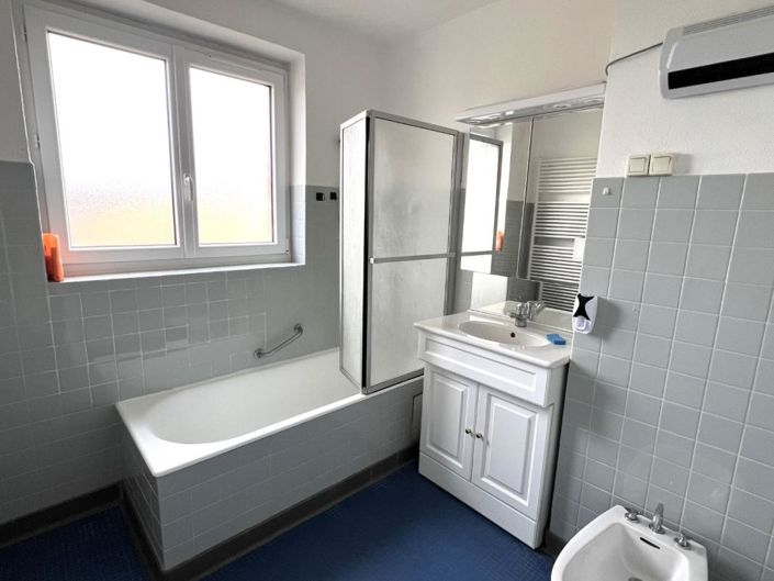 Image No.15-6 Bed Property for sale