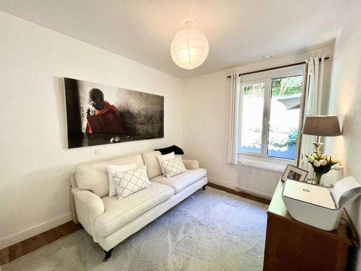 Image No.13-2 Bed Property for sale