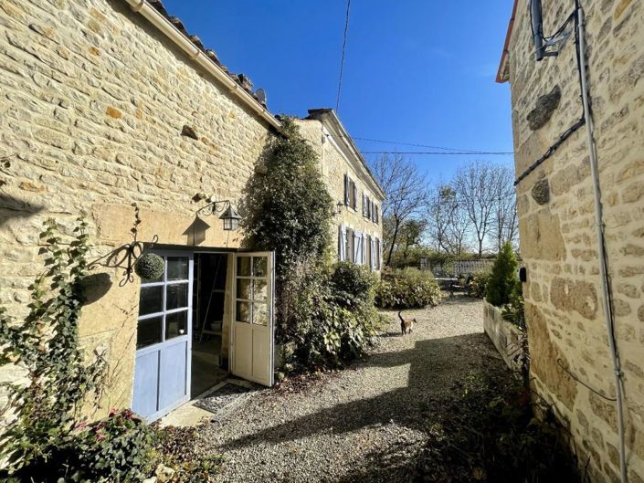 Image No.7-15 Bed Property for sale