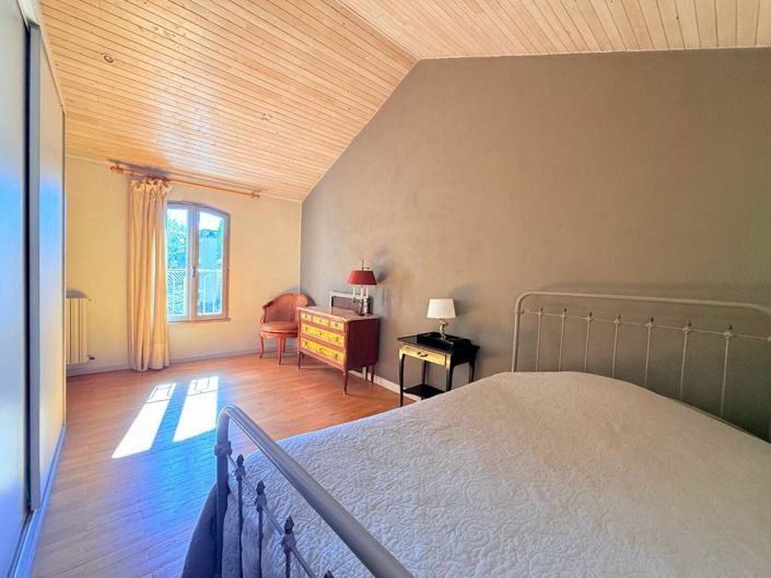 Image No.10-3 Bed Property for sale