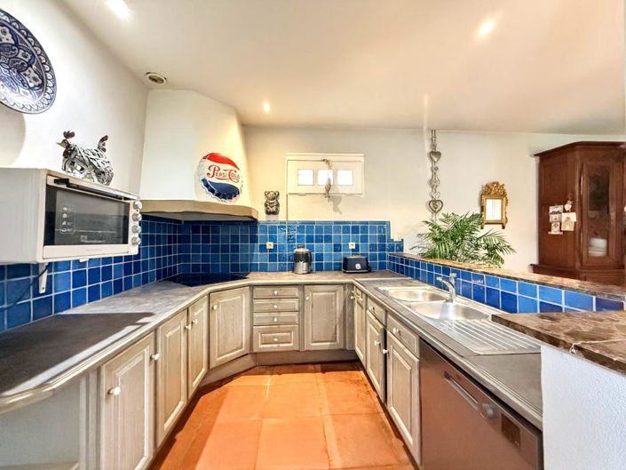 Image No.14-3 Bed Property for sale