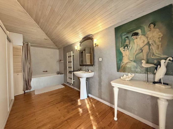 Image No.5-3 Bed Property for sale