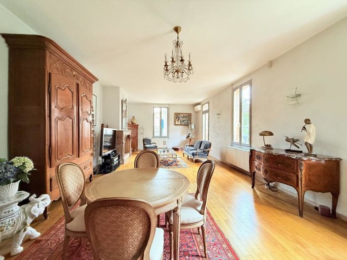 Image No.6-3 Bed Property for sale