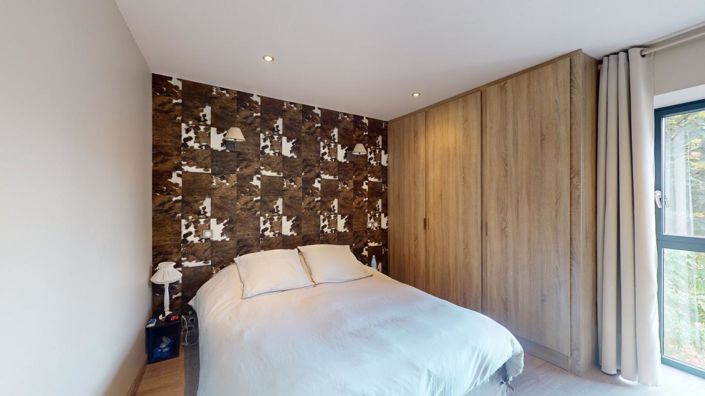 Image No.16-10 Bed Property for sale