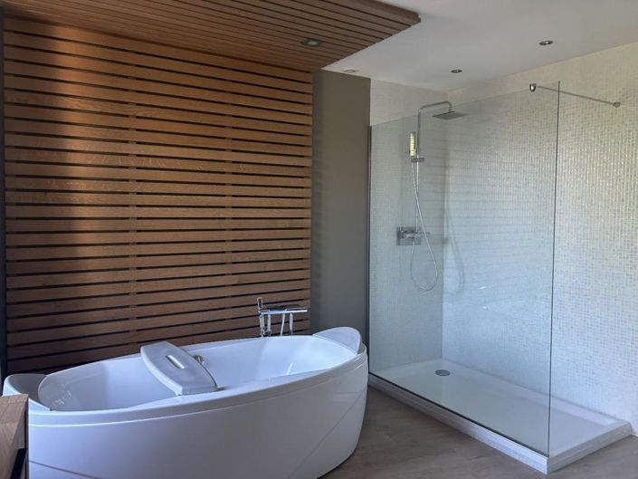 Image No.17-10 Bed Property for sale