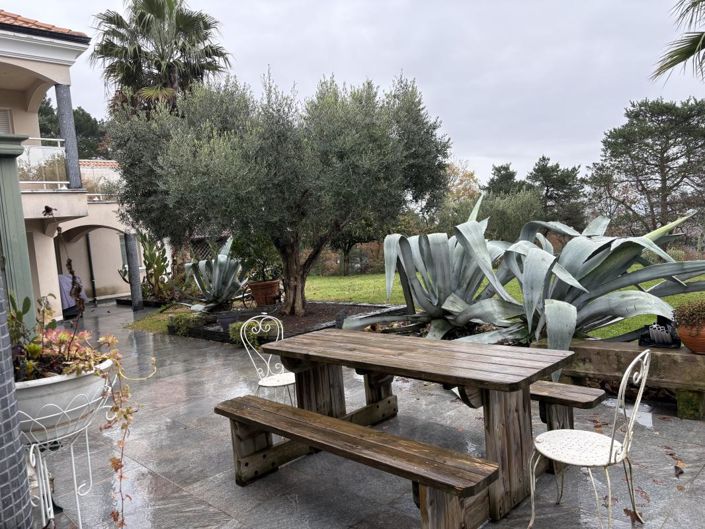 Image No.15-4 Bed Property for sale