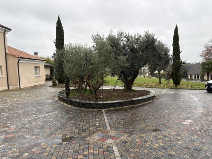 Image No.2-4 Bed Property for sale