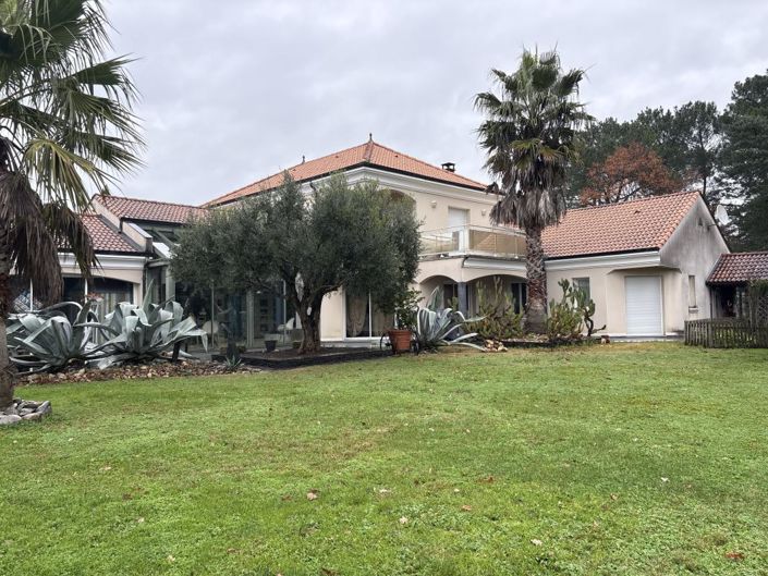 Image No.4-4 Bed Property for sale