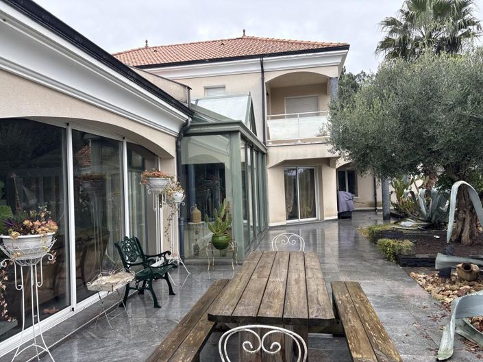 Image No.9-4 Bed Property for sale