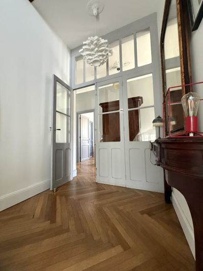 Image No.4-9 Bed Property for sale