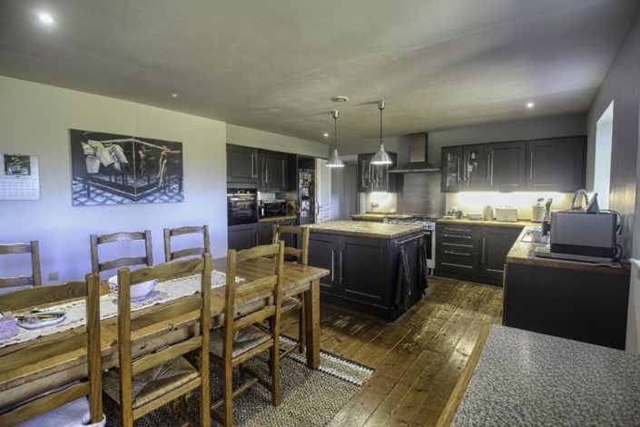 Image No.11-5 Bed Property for sale