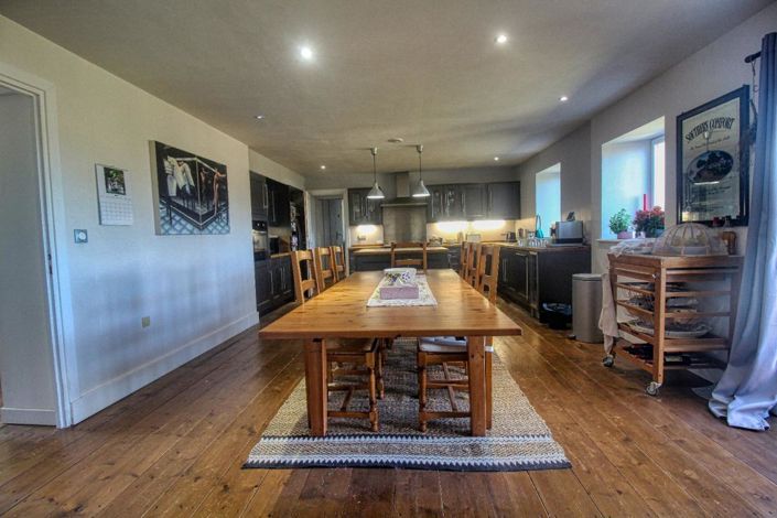 Image No.4-5 Bed Property for sale