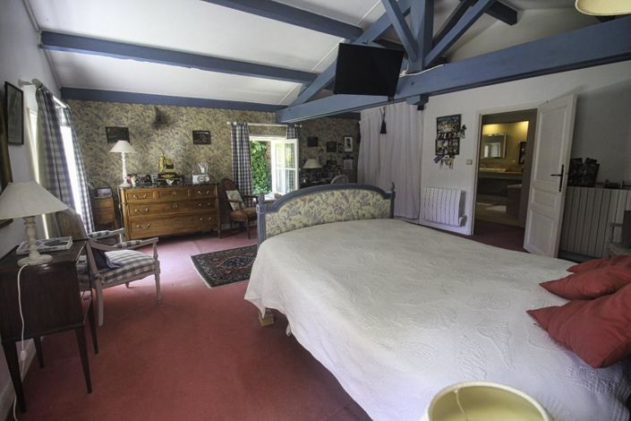 Image No.11-3 Bed Property for sale