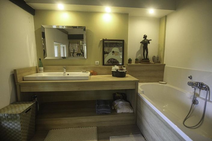 Image No.12-3 Bed Property for sale