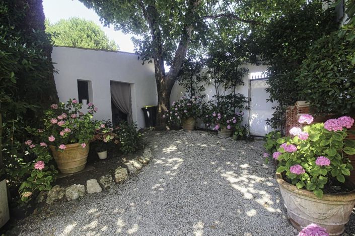 Image No.16-3 Bed Property for sale