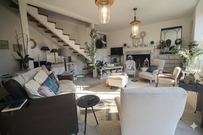 Image No.2-5 Bed Property for sale