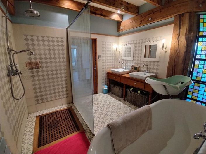 Image No.17-6 Bed Property for sale