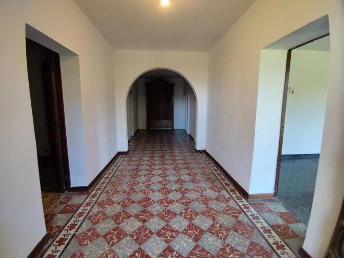 Image No.20-6 Bed Property for sale