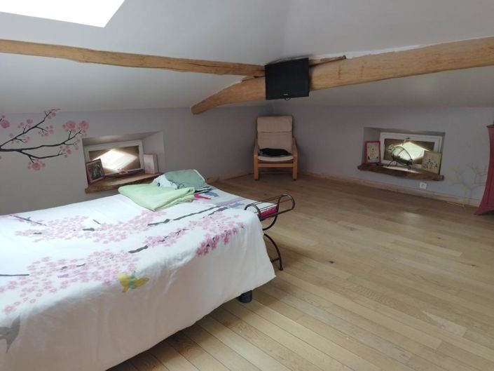 Image No.12-6 Bed Property for sale