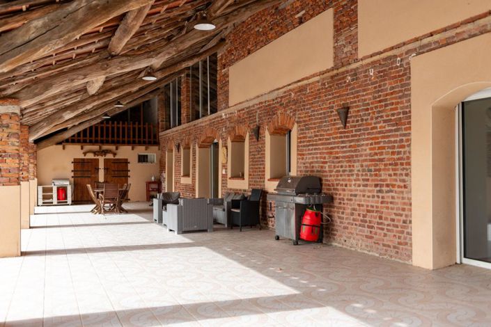 Image No.1-5 Bed Property for sale