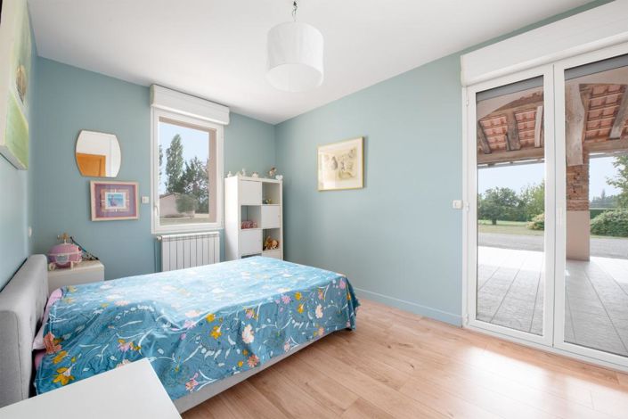 Image No.11-5 Bed Property for sale