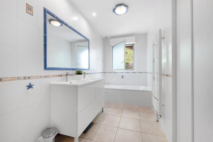 Image No.14-5 Bed Property for sale