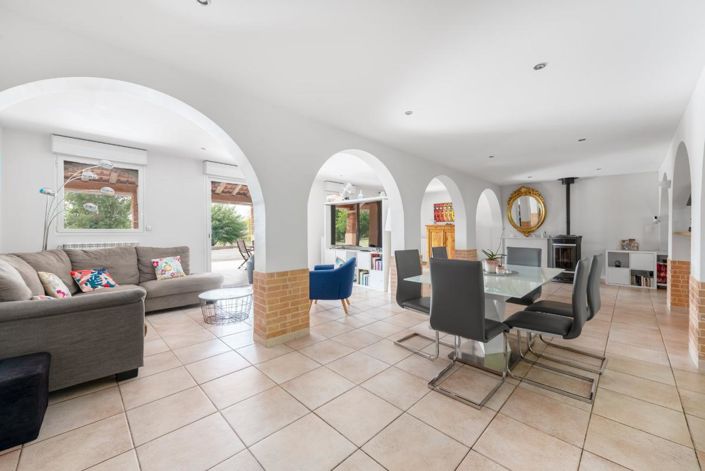 Image No.6-5 Bed Property for sale