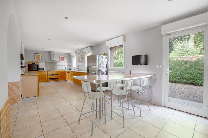 Image No.8-5 Bed Property for sale