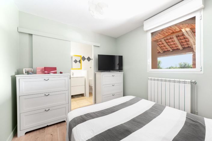 Image No.9-5 Bed Property for sale