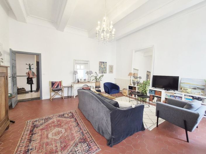 Image No.11-2 Bed Property for sale