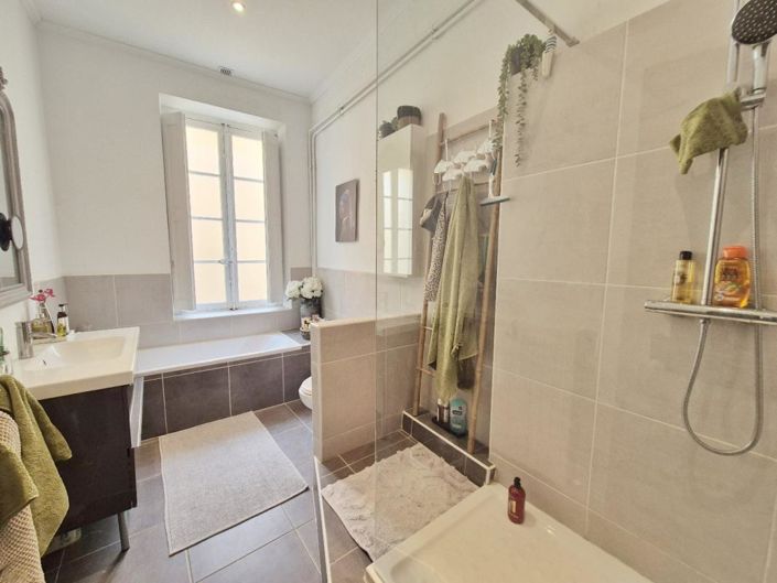 Image No.12-2 Bed Property for sale