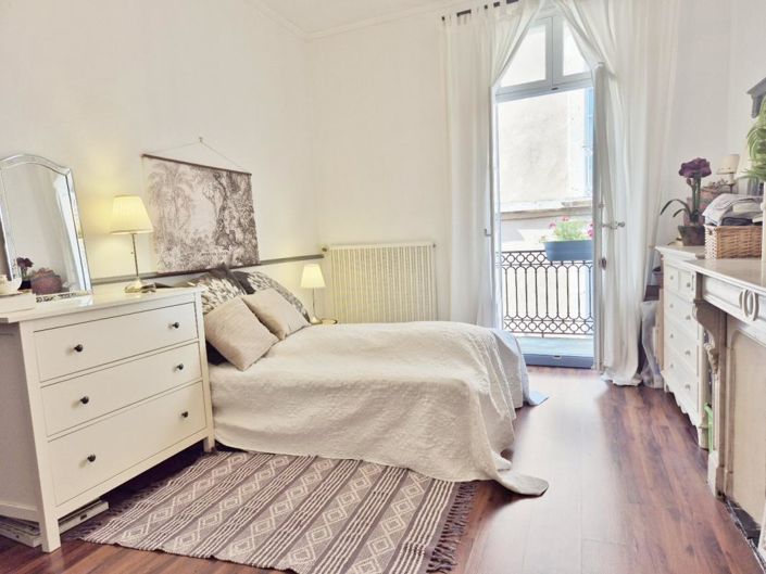 Image No.20-2 Bed Property for sale