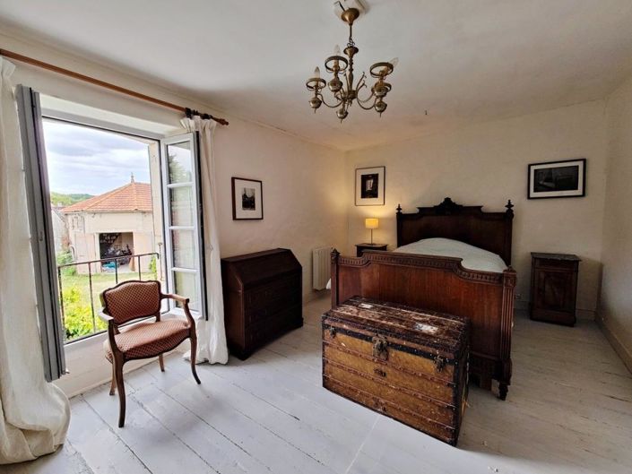 Image No.12-5 Bed Property for sale