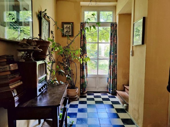 Image No.8-5 Bed Property for sale