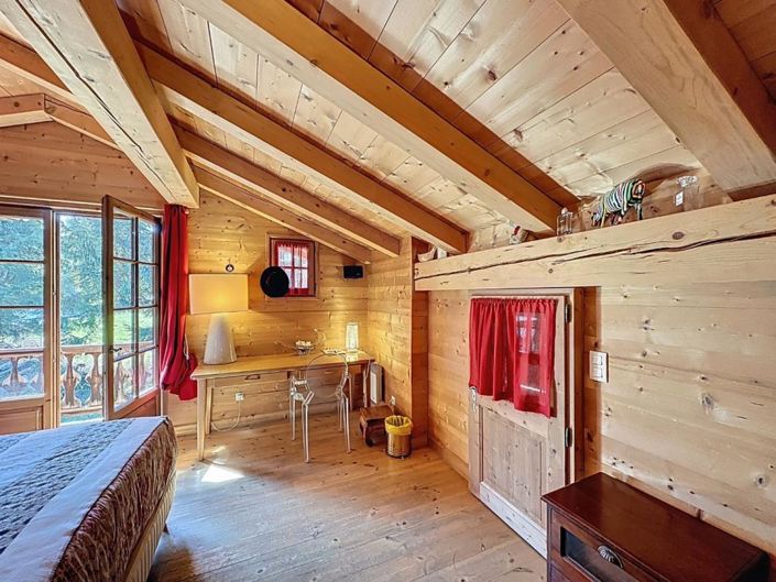 Image No.9-7 Bed Chalet for sale