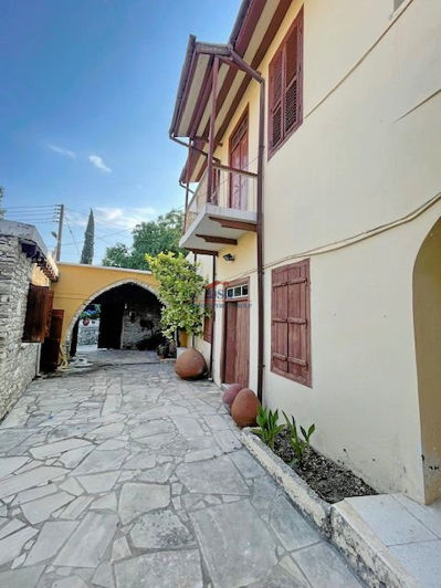 Image No.1-5 Bed House for sale