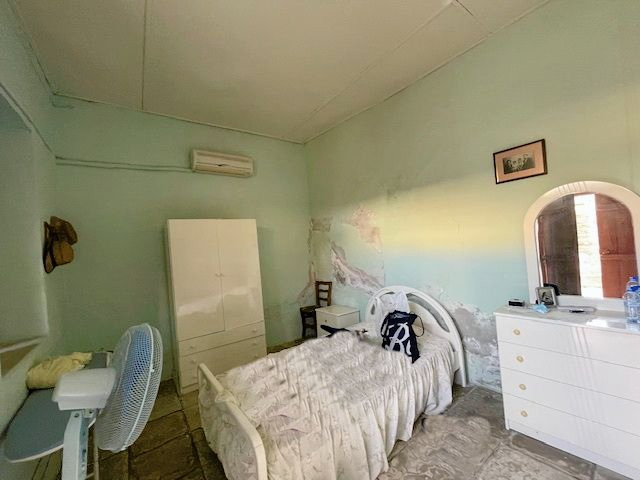 Image No.7-5 Bed House for sale