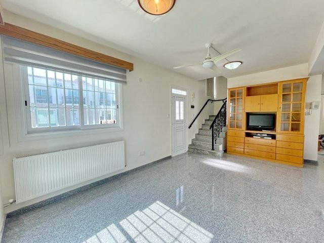 Image No.10-3 Bed House for sale