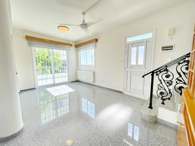 Image No.8-3 Bed House for sale