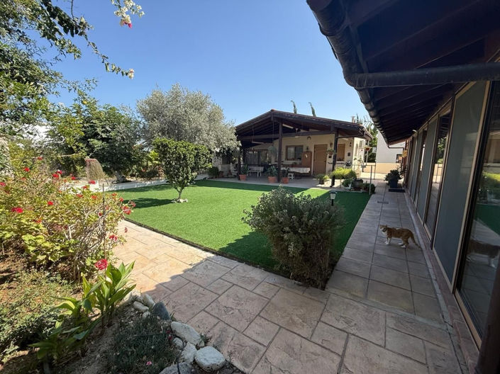 Image No.11-3 Bed House for sale