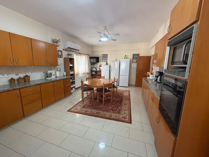 Image No.14-3 Bed House for sale