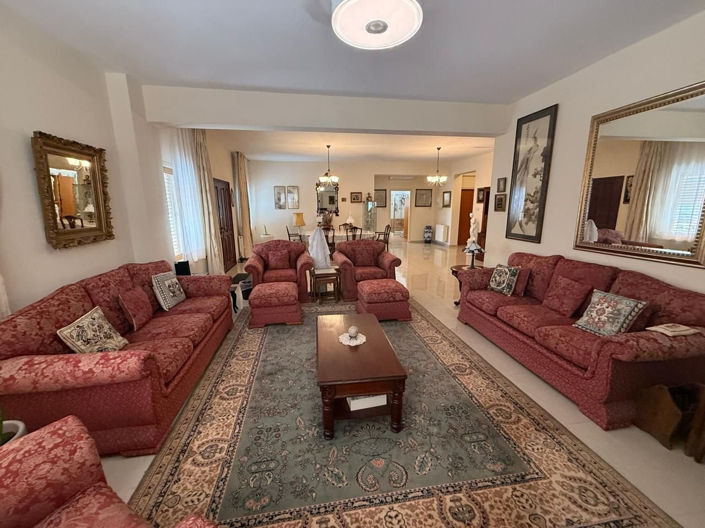 Image No.16-3 Bed House for sale